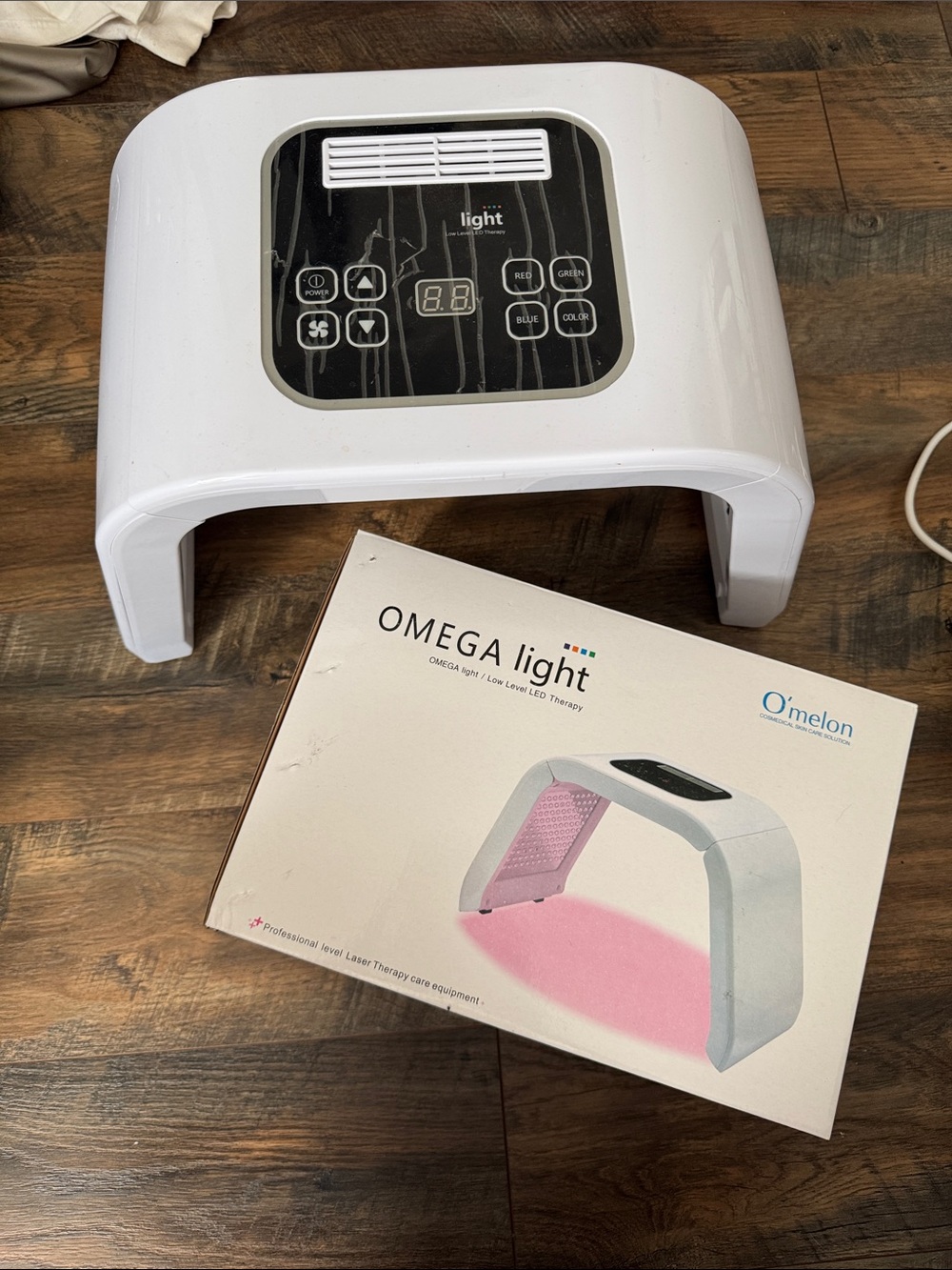 OMEGA light LED Therapy Lamp - White